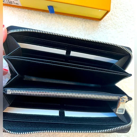 BNWB Louis Vuitton Black Monogram Zipper Wallet - Picture 5 of 9